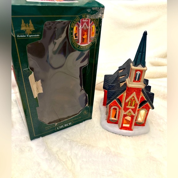 Holiday expressions in original box hand painted 3-D porcelain lighted church - Picture 13 of 16